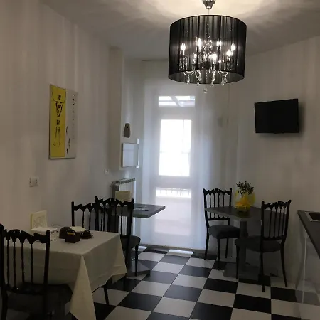 Itaka Nocleg ze śniadaniem LʼAquila