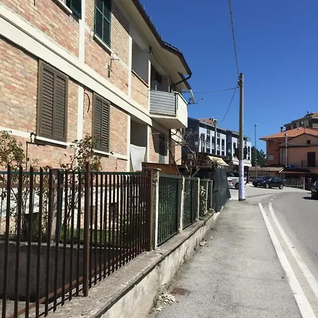 לינה וארוחת בוקר Itaka ל'אקווילה